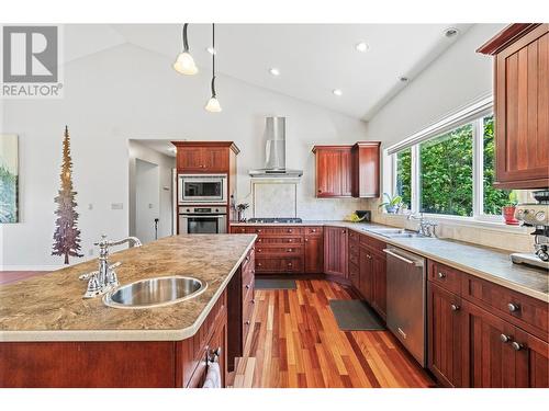 2726 Golf Course Drive, Blind Bay, BC - Indoor Photo Showing Kitchen