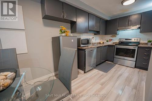 92 Highland Crescent, Kitchener, ON - Indoor Photo Showing Kitchen