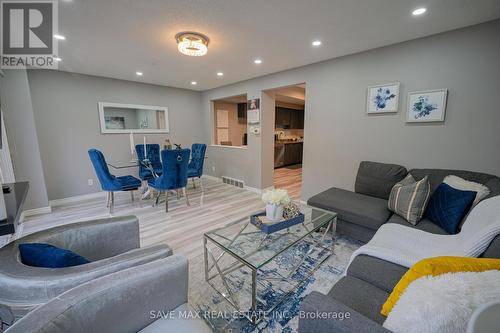 92 Highland Crescent, Kitchener, ON - Indoor Photo Showing Living Room