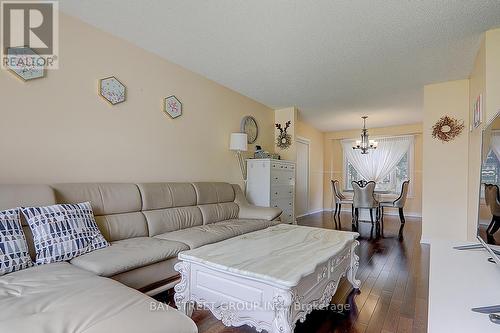 618 Crimson Crescent, Oshawa (Mclaughlin), ON - Indoor Photo Showing Living Room