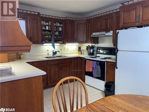 794046 Grey Rd 124 Road, Singhampton, ON - Indoor Photo Showing Kitchen With Double Sink