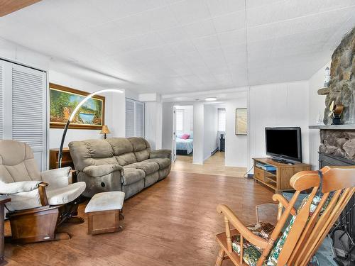 Living room - 10480 Route 125, Chertsey, QC - Indoor Photo Showing Living Room