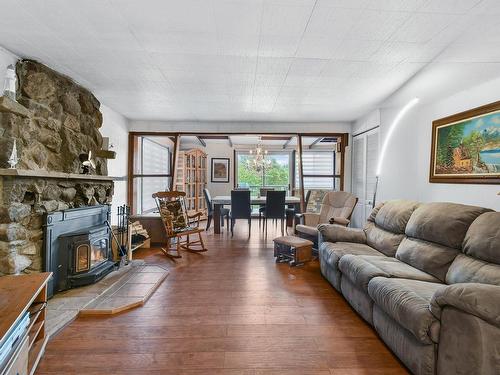 Salon - 10480 Route 125, Chertsey, QC - Indoor Photo Showing Living Room With Fireplace