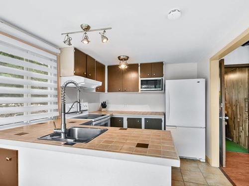 Kitchen - 10480 Route 125, Chertsey, QC - Indoor Photo Showing Kitchen With Double Sink