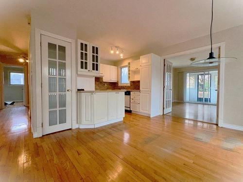 Dining room - 215 Av. Allard, Dorval, QC - Indoor Photo Showing Kitchen