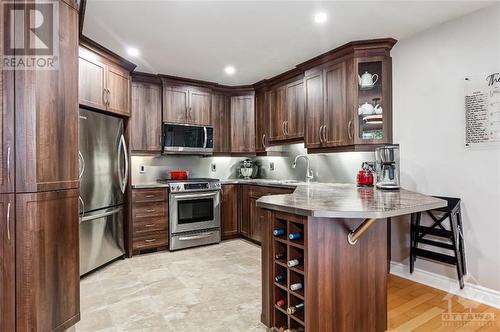 1025 Riddell Avenue S, Ottawa, ON - Indoor Photo Showing Kitchen