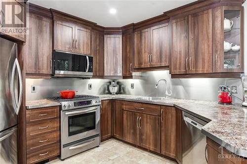 1025 Riddell Avenue S, Ottawa, ON - Indoor Photo Showing Kitchen