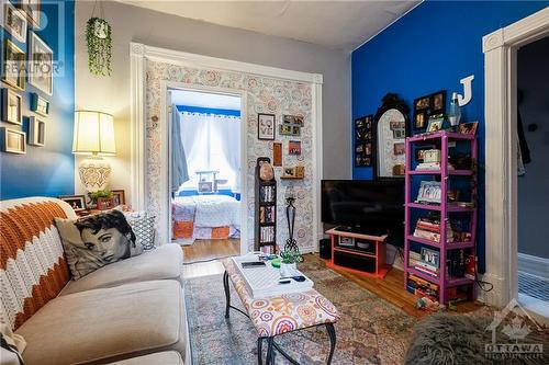 303-305 Bay Street, Ottawa, ON - Indoor Photo Showing Living Room