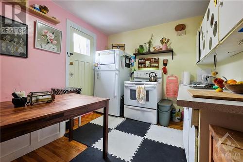 303-305 Bay Street, Ottawa, ON - Indoor Photo Showing Kitchen