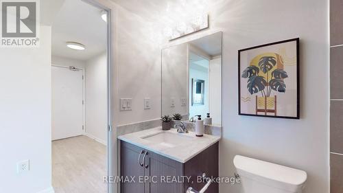 2207 - 830 Lawrence Avenue W, Toronto (Yorkdale-Glen Park), ON - Indoor Photo Showing Bathroom