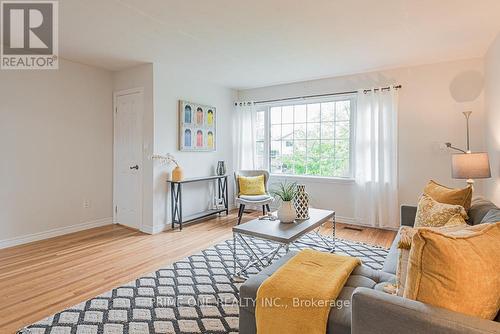 1128 Hilltop Street, Peterborough (Otonabee), ON - Indoor Photo Showing Living Room