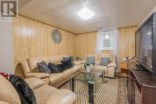 1128 Hilltop Street, Peterborough (Otonabee), ON - Indoor Photo Showing Living Room