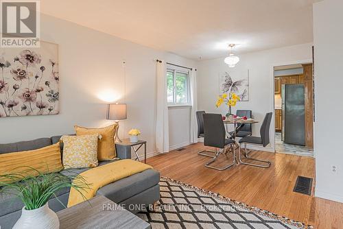 1128 Hilltop Street, Peterborough (Otonabee), ON - Indoor Photo Showing Living Room