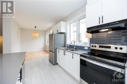 261 Surface Lane, Ottawa, ON - Indoor Photo Showing Kitchen With Stainless Steel Kitchen With Double Sink With Upgraded Kitchen