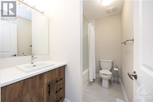 261 Surface Lane, Ottawa, ON - Indoor Photo Showing Bathroom