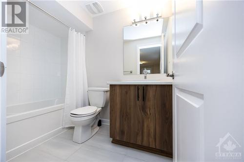 261 Surface Lane, Ottawa, ON - Indoor Photo Showing Bathroom