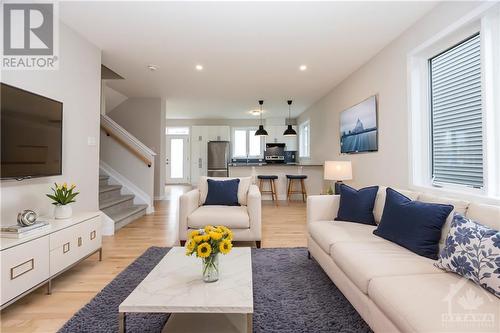 261 Surface Lane, Ottawa, ON - Indoor Photo Showing Living Room