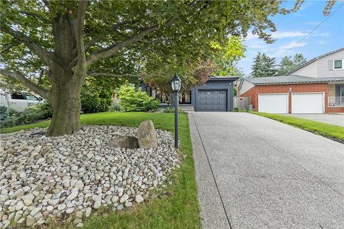 19 Minstrel Court, Hamilton, ON - Outdoor