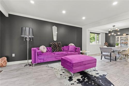 19 Minstrel Court, Hamilton, ON - Indoor Photo Showing Living Room