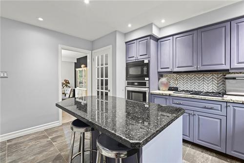 19 Minstrel Court, Hamilton, ON - Indoor Photo Showing Kitchen With Upgraded Kitchen