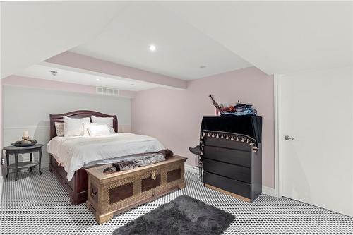 19 Minstrel Court, Hamilton, ON - Indoor Photo Showing Bedroom