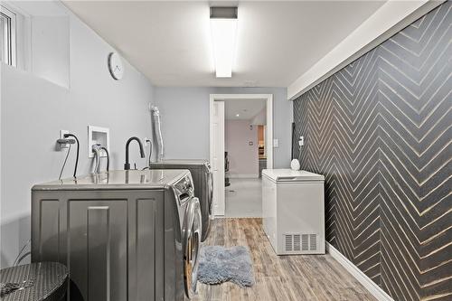 19 Minstrel Court, Hamilton, ON - Indoor Photo Showing Laundry Room