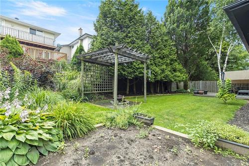 19 Minstrel Court, Hamilton, ON - Outdoor