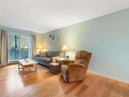 112-3185 Barons Rd, Nanaimo, BC - Indoor Photo Showing Living Room