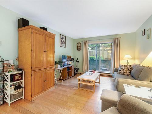 112-3185 Barons Rd, Nanaimo, BC - Indoor Photo Showing Living Room