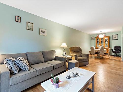 112-3185 Barons Rd, Nanaimo, BC - Indoor Photo Showing Living Room