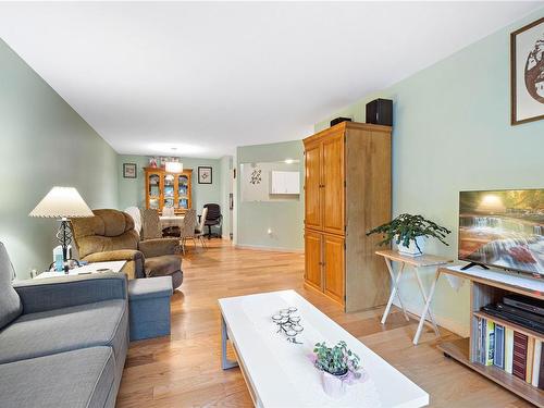 112-3185 Barons Rd, Nanaimo, BC - Indoor Photo Showing Living Room