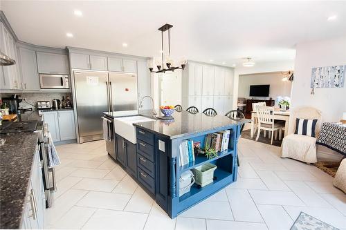 369 Nelles Road N, Grimsby, ON - Indoor Photo Showing Kitchen