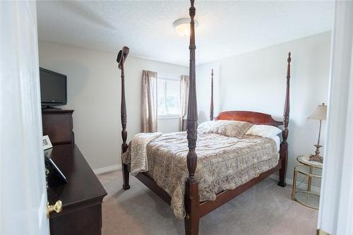 369 Nelles Road N, Grimsby, ON - Indoor Photo Showing Bedroom