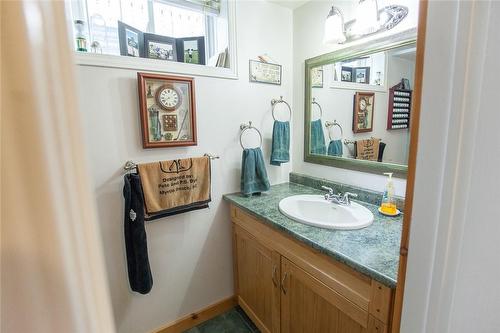 369 Nelles Road N, Grimsby, ON - Indoor Photo Showing Bathroom