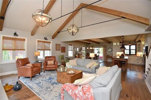 26 Corbett Avenue, St. Catharines, ON - Indoor Photo Showing Living Room