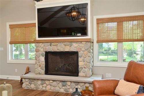 26 Corbett Avenue, St. Catharines, ON - Indoor Photo Showing Living Room With Fireplace