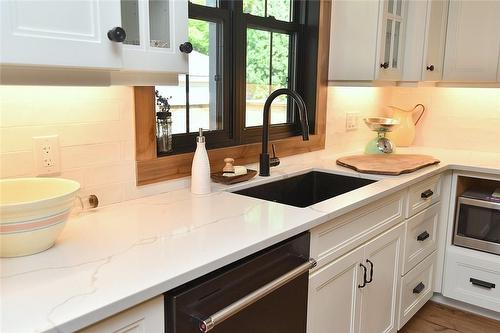 26 Corbett Avenue, St. Catharines, ON - Indoor Photo Showing Kitchen