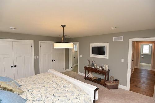 26 Corbett Avenue, St. Catharines, ON - Indoor Photo Showing Bedroom