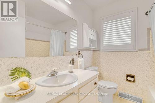 2 Anderson Street, St. Catharines, ON - Indoor Photo Showing Bathroom