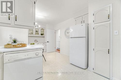 2 Anderson Street, St. Catharines, ON - Indoor Photo Showing Kitchen