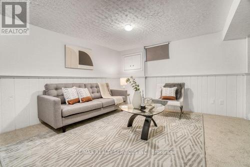 2 Anderson Street, St. Catharines, ON - Indoor Photo Showing Living Room