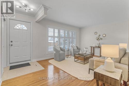 2 Anderson Street, St. Catharines, ON - Indoor Photo Showing Living Room