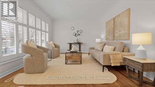 2 Anderson Street, St. Catharines, ON - Indoor Photo Showing Living Room