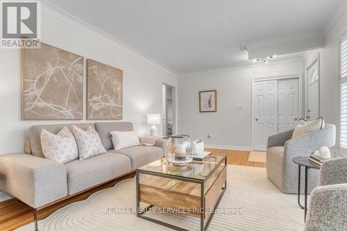 2 Anderson Street, St. Catharines, ON - Indoor Photo Showing Living Room