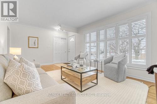 2 Anderson Street, St. Catharines, ON - Indoor Photo Showing Living Room