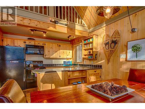 2122 Panorama Drive, Panorama, BC - Indoor Photo Showing Kitchen