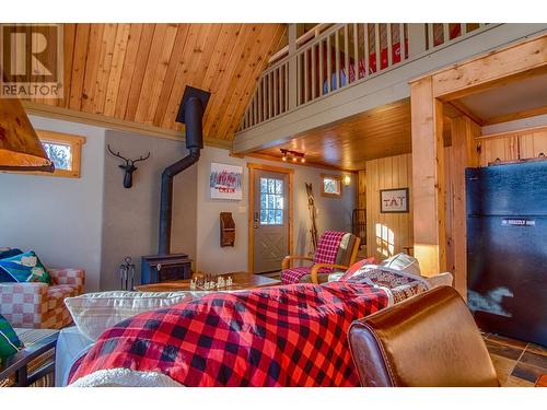 2122 Panorama Drive, Panorama, BC - Indoor Photo Showing Bedroom