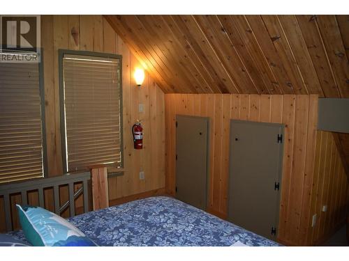 2122 Panorama Drive, Panorama, BC - Indoor Photo Showing Bedroom