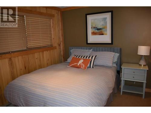 2122 Panorama Drive, Panorama, BC - Indoor Photo Showing Bedroom