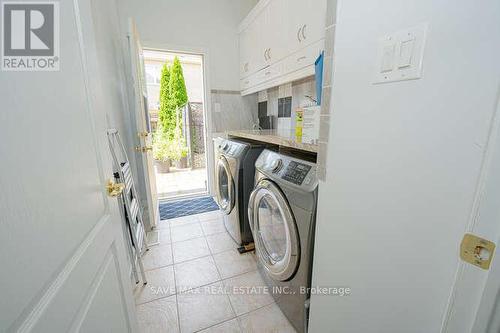 2 Dunegrass Way, Brampton (Bram East), ON - Indoor Photo Showing Laundry Room